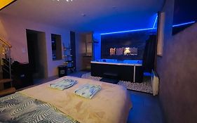 Cosy Love&Spa Love room avec spa, hammam et sauna privatif